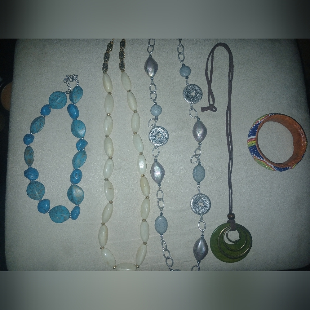 Lot Of 5 Jewlery Boho Western Navaho 4 Necklaces 1 Leather Beaded Bracelet